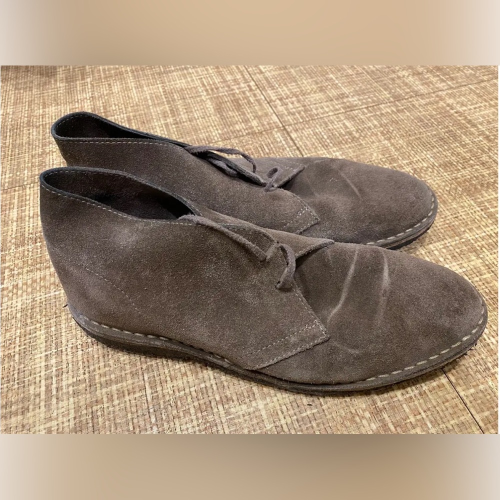 Men’s Suede Boots.